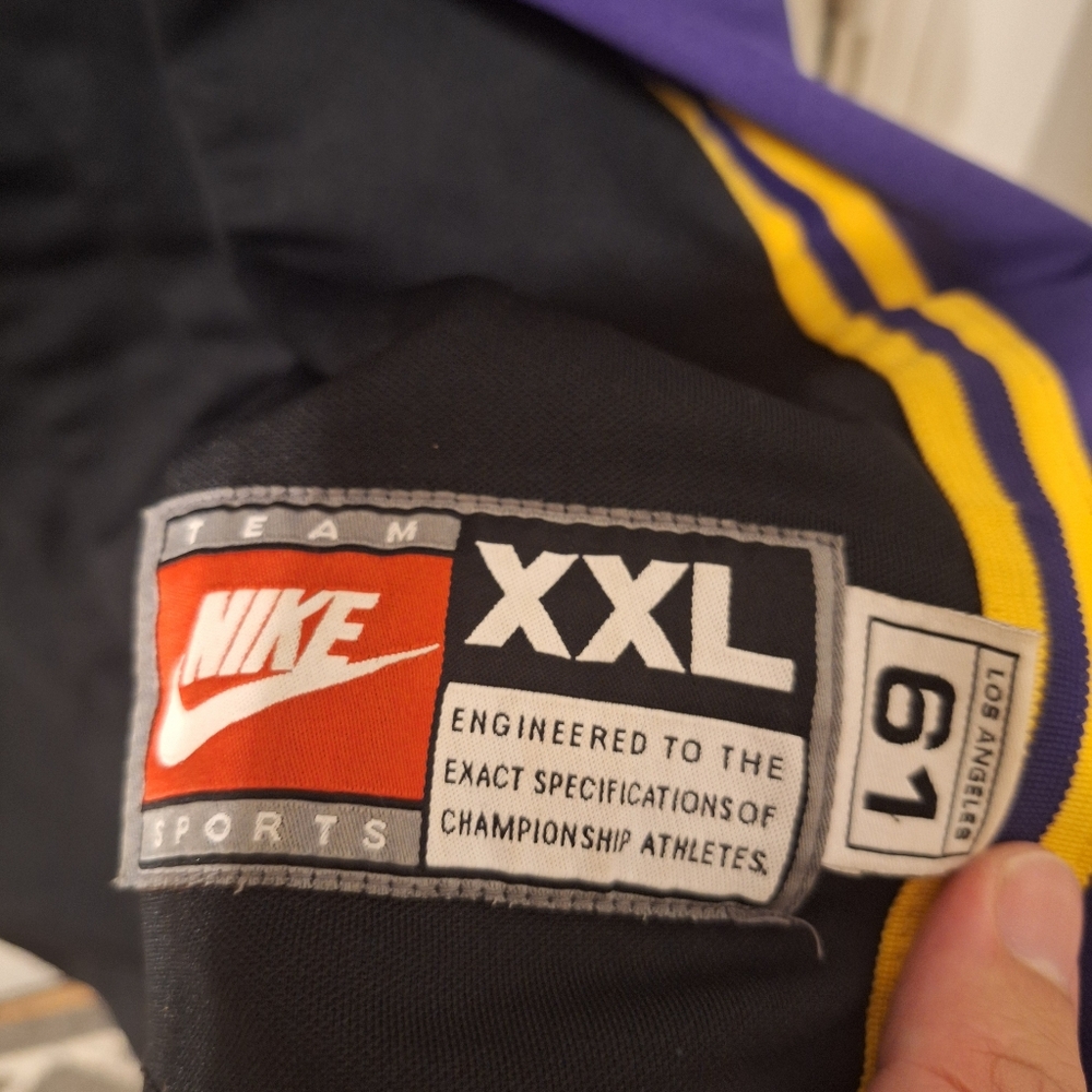 Vintage Lakers Nike team Size 61 Buttoned Warmup Shirt shooters shirt player Xxl - Picture 4 of 5